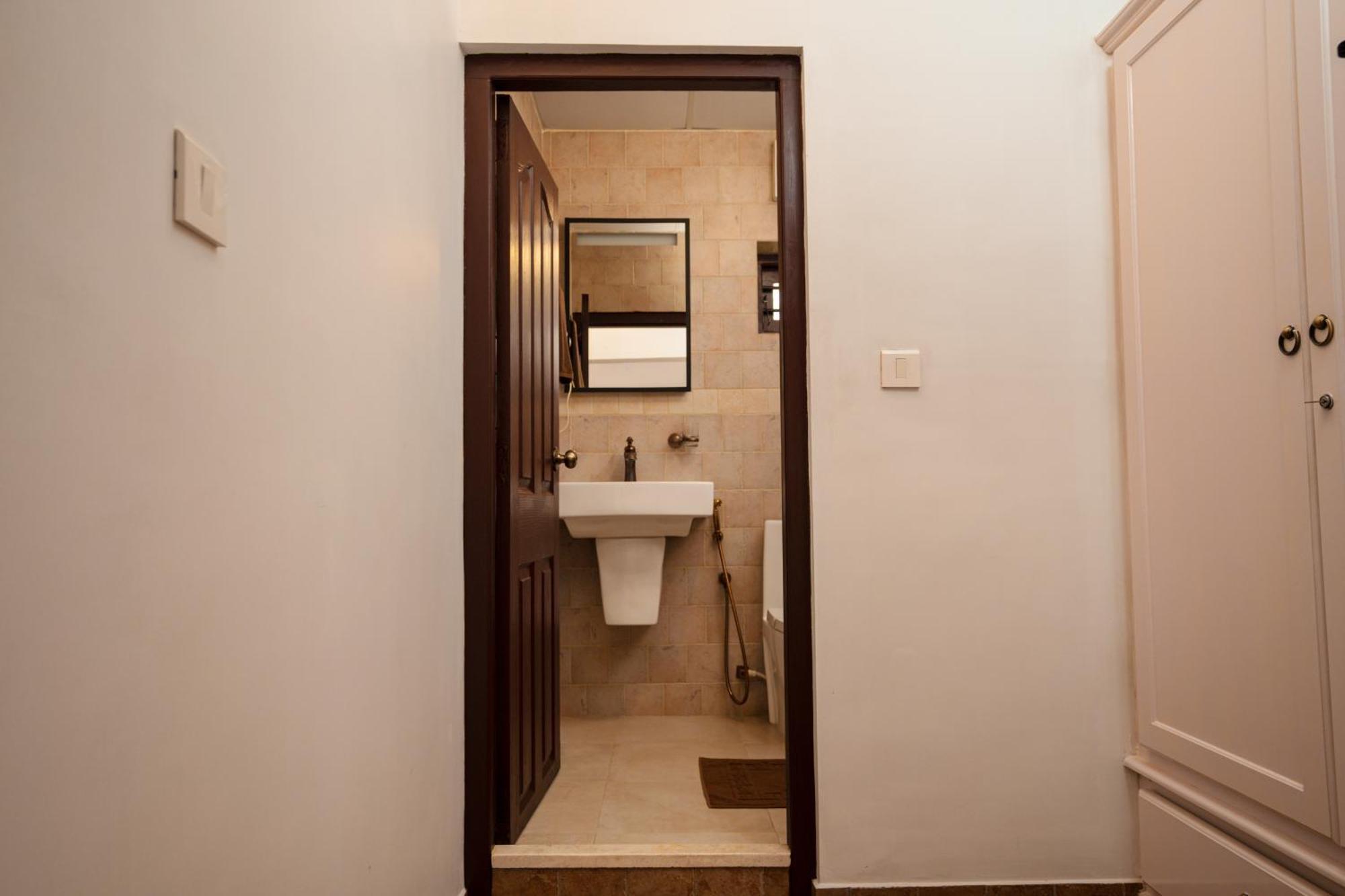 Solo Inn By Hawk Hospitality Коччи Экстерьер фото
